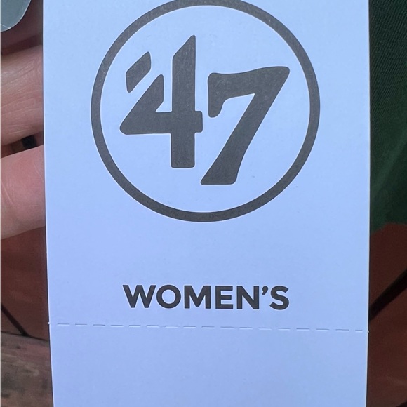 NWT Milwaukee Bucks t-shirt. 100% cotton. Machine wash-dry. Black, green, white - Picture 6 of 10